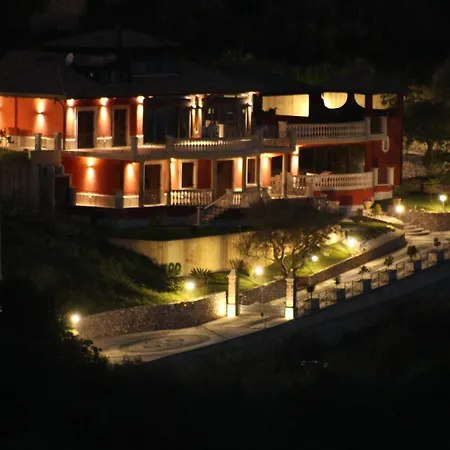 Villa Rosaria Con E Piscina Interna