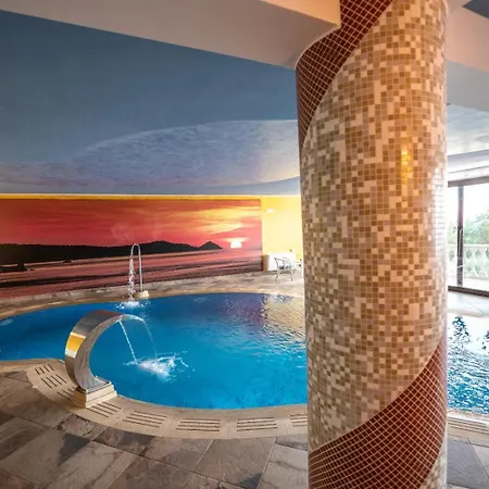 Rosaria Con E Piscina Interna Villa *