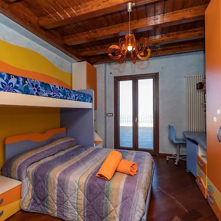 Rosaria Con E Piscina Interna Villa Gioiosa Marea