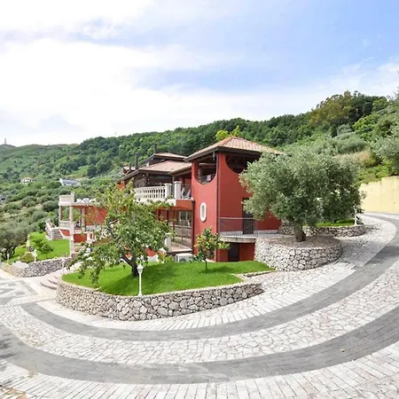 Rosaria Con E Piscina Interna Gioiosa Marea