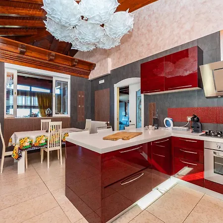 Rosaria Con E Piscina Interna