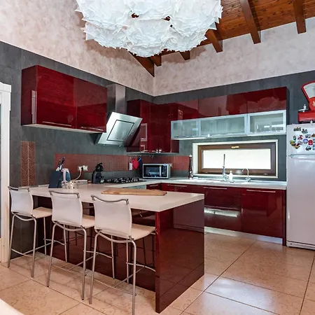 Villa Rosaria Con E Piscina Interna