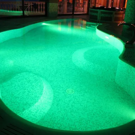 Rosaria Con E Piscina Interna