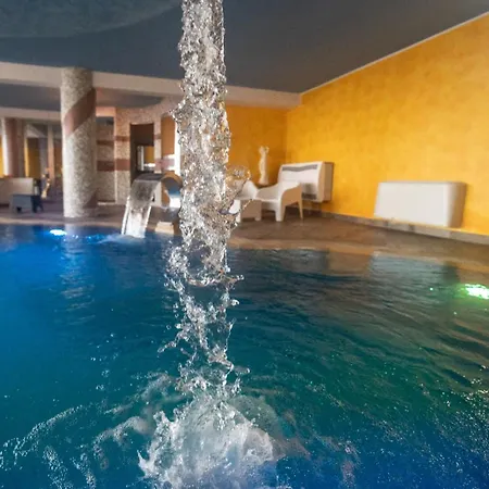 Rosaria Con E Piscina Interna Gioiosa Marea