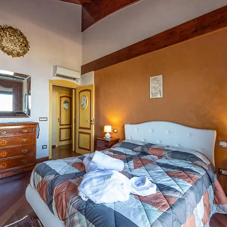 Rosaria Con E Piscina Interna Gioiosa Marea