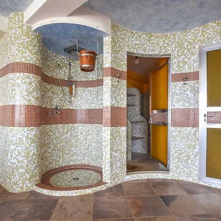 Rosaria Con E Piscina Interna Villa *