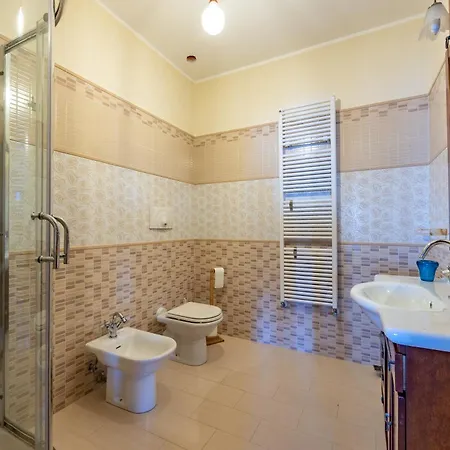 Rosaria Con E Piscina Interna *