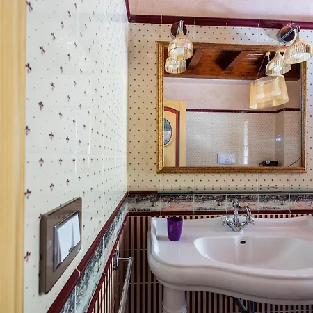 Rosaria Con E Piscina Interna *