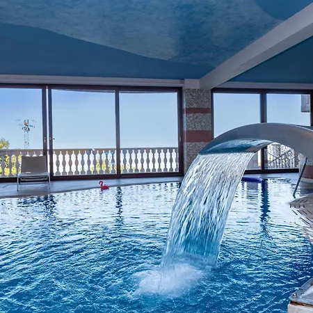 Rosaria Con E Piscina Interna Villa Gioiosa Marea