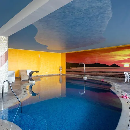 Rosaria Con E Piscina Interna Gioiosa Marea