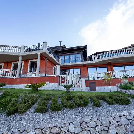 Villa Rosaria Con E Piscina Interna