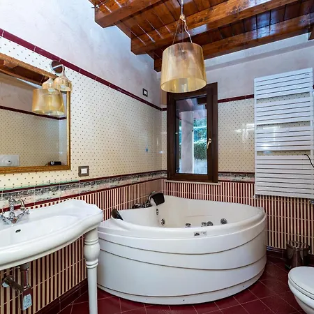 Rosaria Con E Piscina Interna Villa